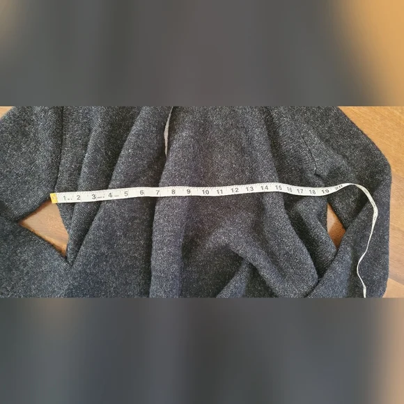FOREVER 21 Cardigan size Medium EUC - Picture 4 of 5